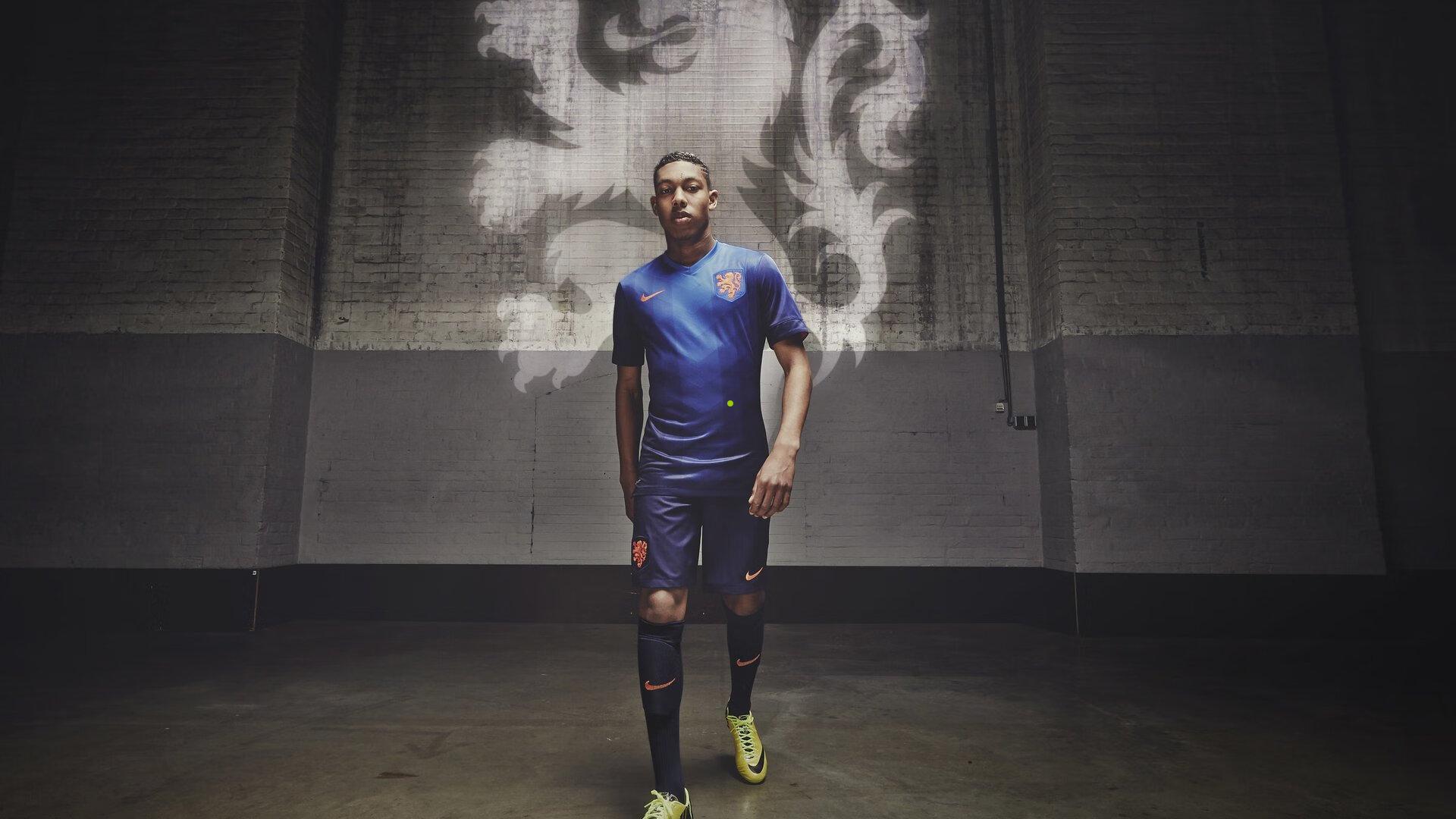 里夫斯公开反驳东契奇,关于两次扣篮的争议判罚,我需要球迷与联盟的支持