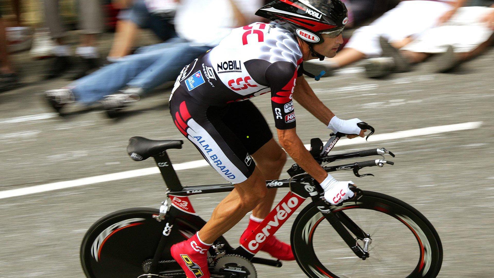 中超联赛惊现奇葩一幕，同队球员竟身着不同款式球衣参赛